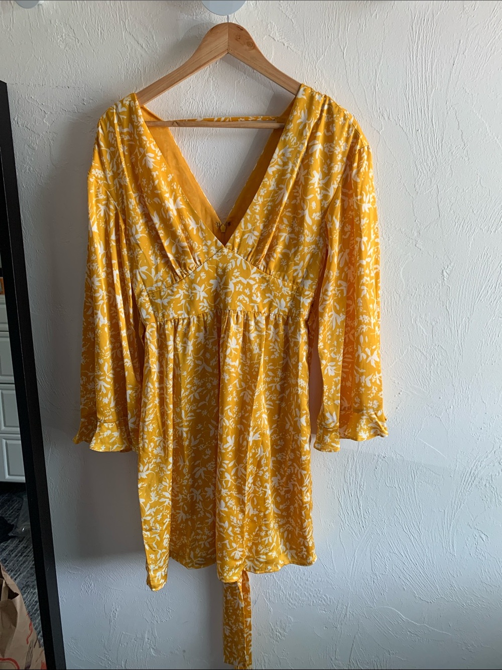 BCBGMAXAZRIA Yellow Floral V-Neck Women's Dress